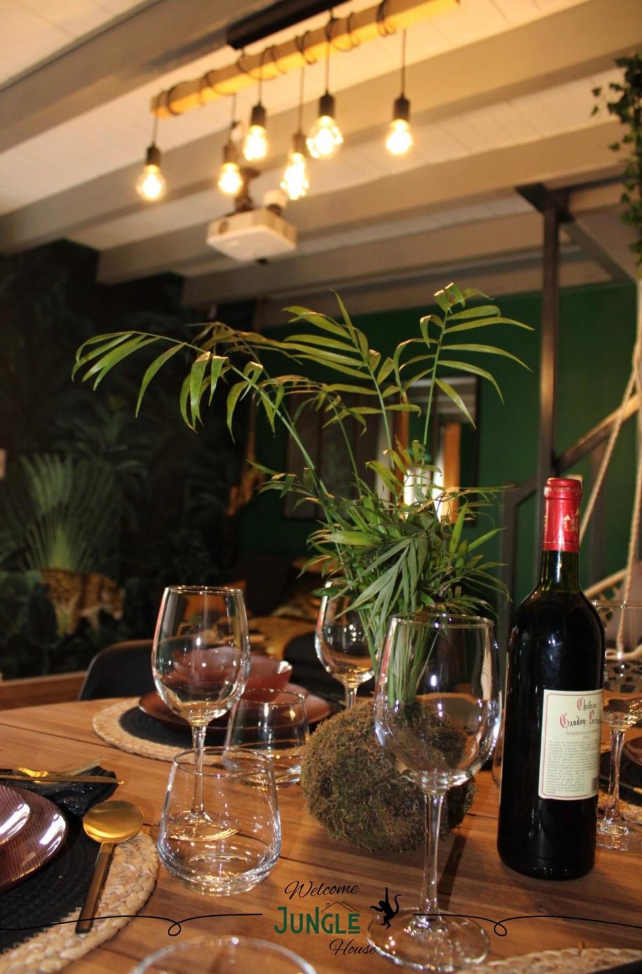 Maison "Jungle House" 90 M2 Billard, Retroprojecteur, Bar A Jeux , Vinyle, Wifi Fibre, Ideal Pro & Famille A Montbrison Exterior foto
